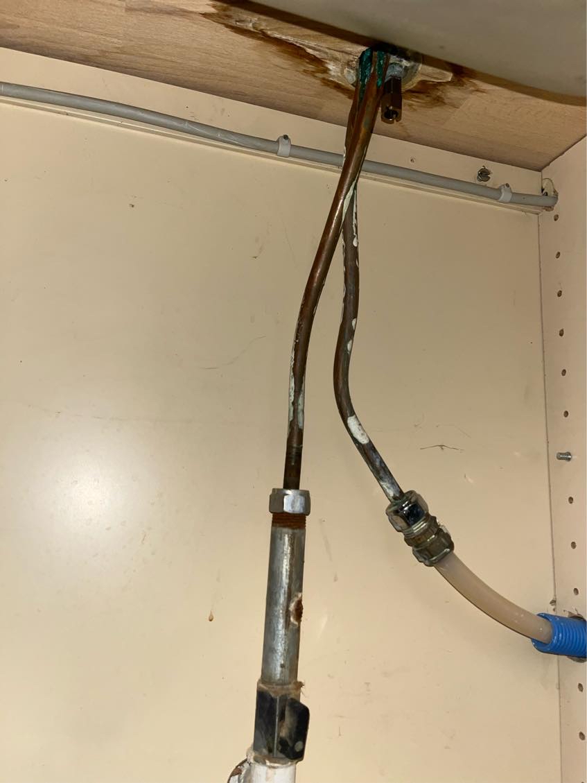 Montering af ny bordplade i køkken