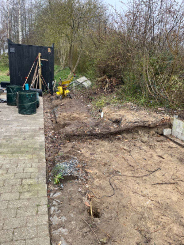 Fjerne 30-40 cm jordlag på 10 kvm