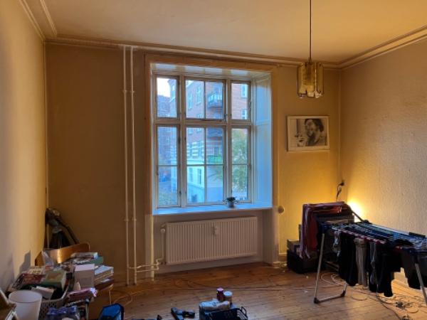 Male 2 stuer inklusiv alt træværk (ikke radiatore, men alt andet! Inklusiv maling osv.  