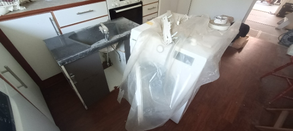 Afhentning af toilet, vaskemaskine og toilet møbel til genbrugspladsen