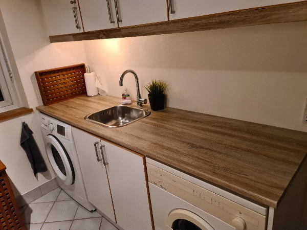 Skift af køkkenbordplade køkken og bryggers.