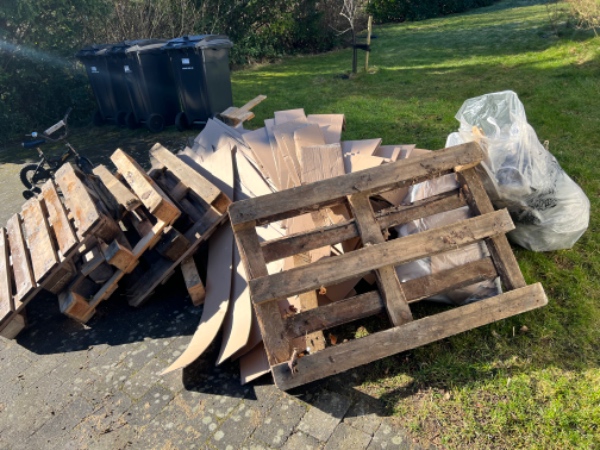 Fjernet paller og pap