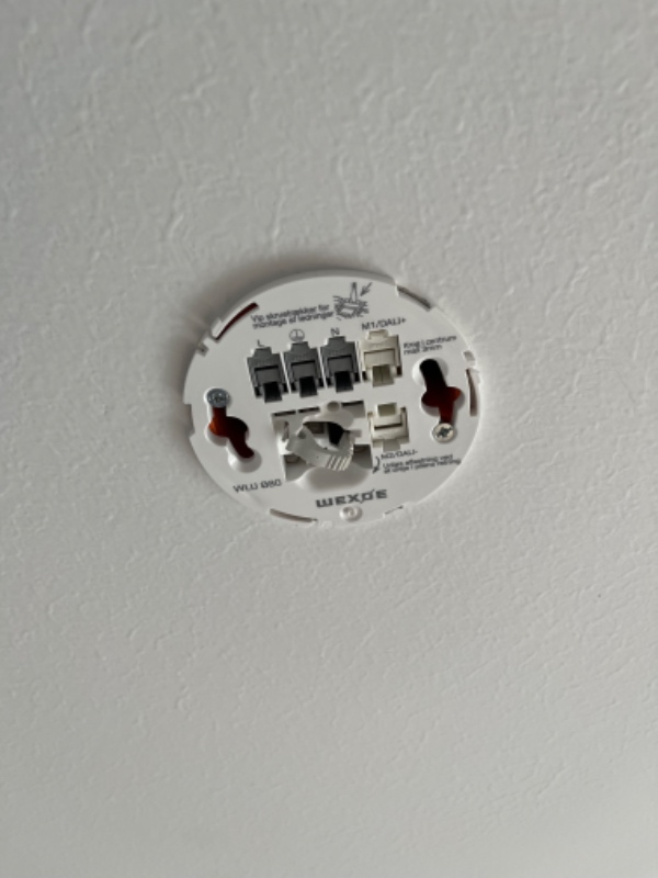 Opsætning af Louis Poulsen lampe