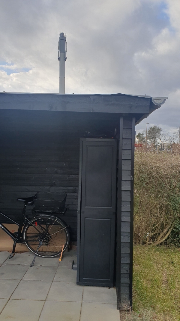 Ophæng ad 5 hylder. Bordplade i bryggers. Udskiftning af tagplade på skur. Udskiftning af ventilator