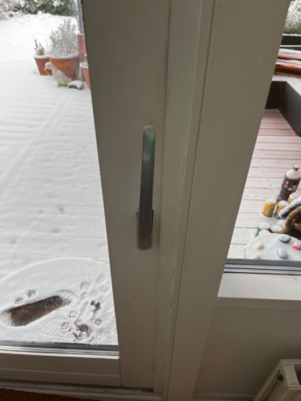 En skydedør håndtag/lås