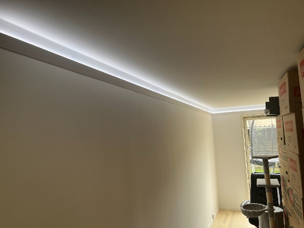 montering og installation af LED belysning i alu skinne