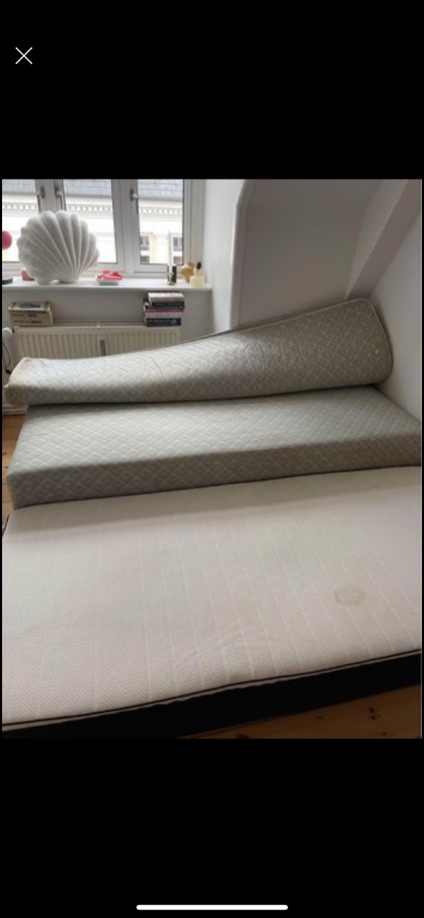 Afhentet to madrasser