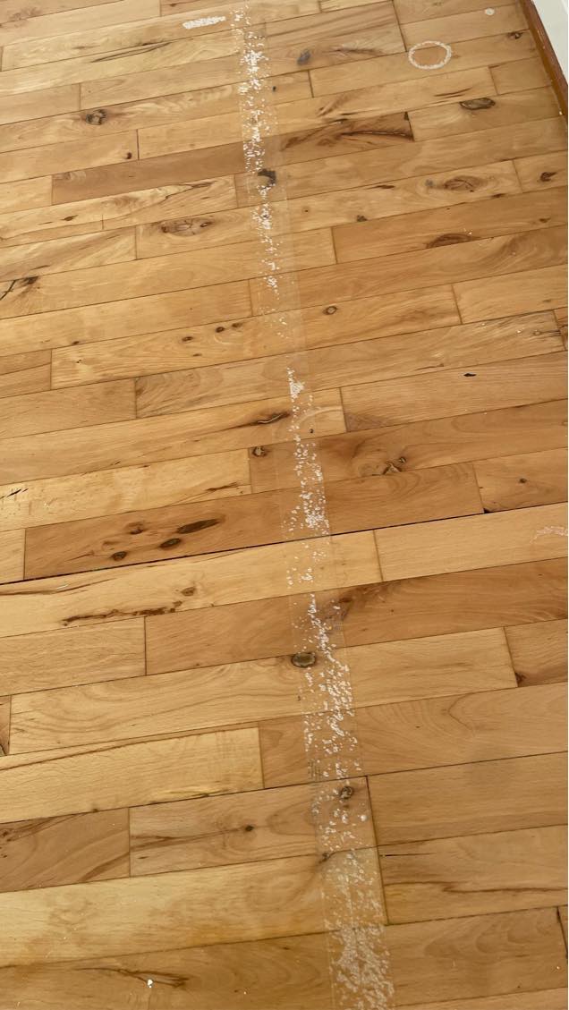 Fjerning af lim og gulvslibning 3 værelser og 1 gang