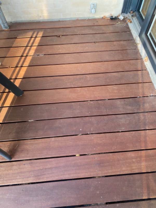 Rensning af træterrasse