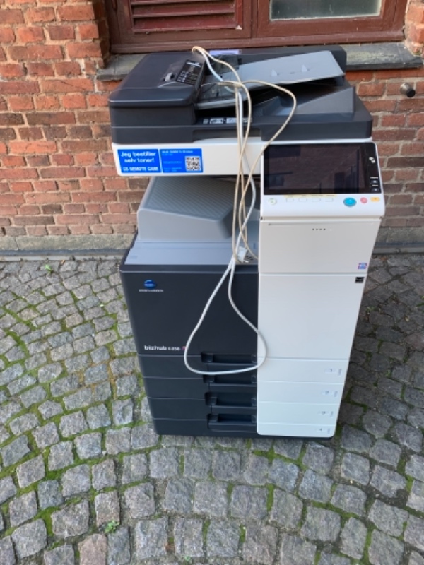 Flyttet en stor Konica Minolta printer