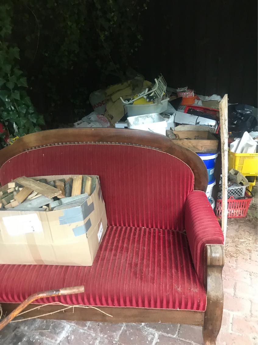 Rydde affald til losseplads