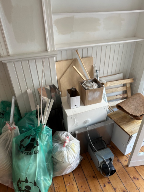 Bortskaffelse af diverse inkl køleskab og radiator