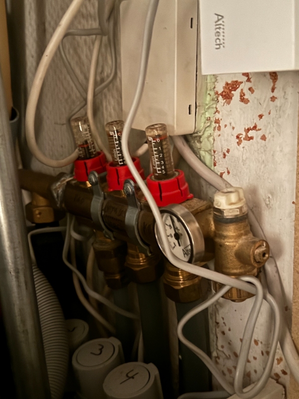 udskiftning af 2x gulvvarm styringssystemer