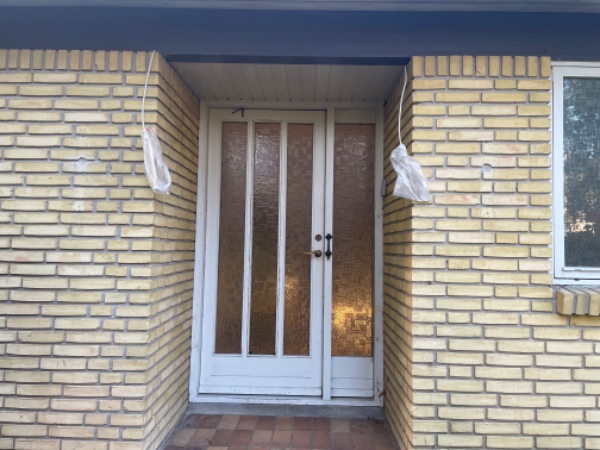 Opsætning af diverse hylder, biopejs, akustikpaneler, udendørs lamper