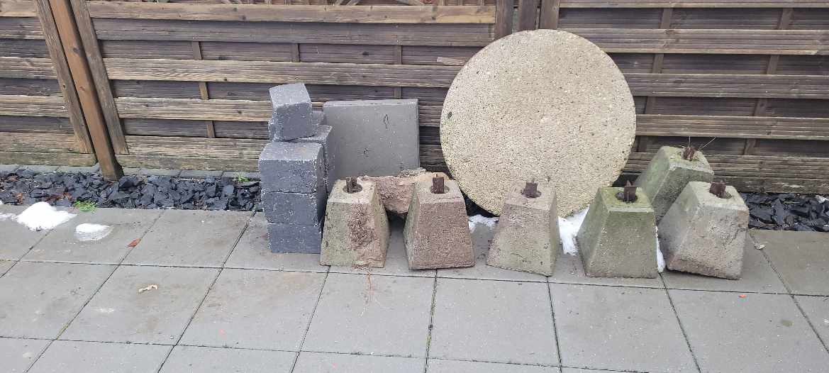 Flytte tunge materiale til genbrugsplads