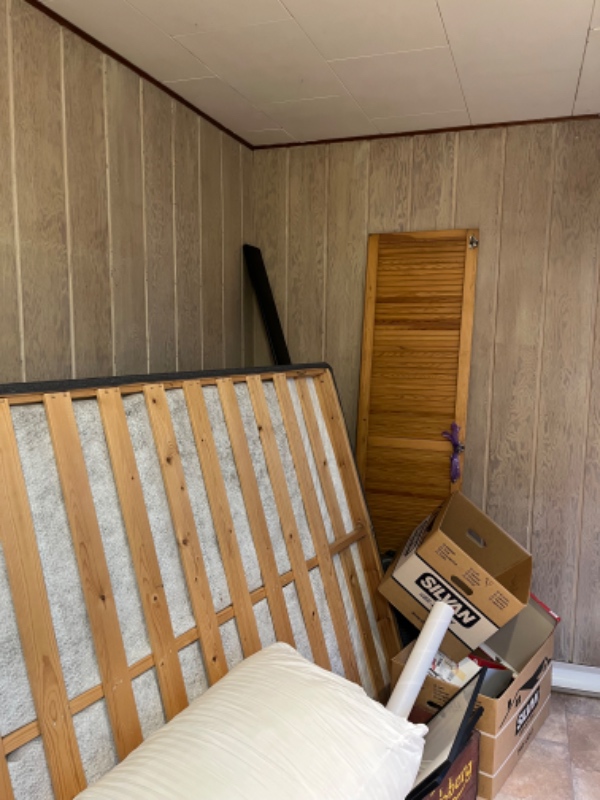 Fjerne inventar, træbeklædning på væge og fjernet skimmelsvampen i 16 m2 kælder