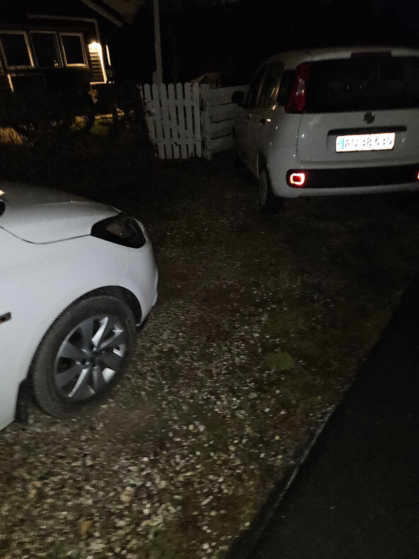 Nye granit skærver i 38-39 m2 indkørsel.