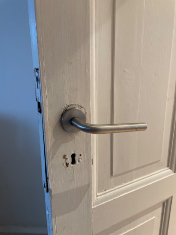 Dørhåndtag i stykker