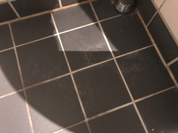 Fuld rengøring lille badeværelse