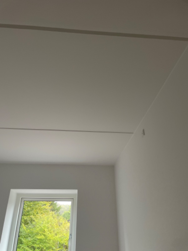 Ophæng af rullegardiner og lamp