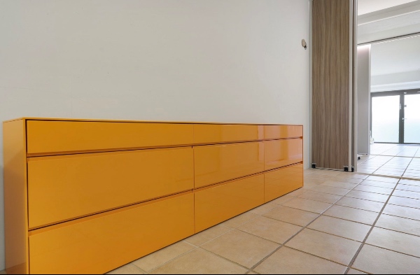 Flytte stor skænk (241*100*35)