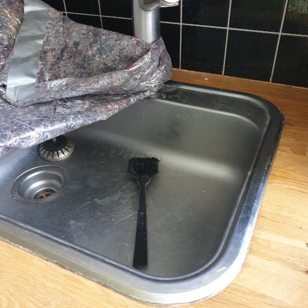 udskifting af gamle køkkenvask med en ny