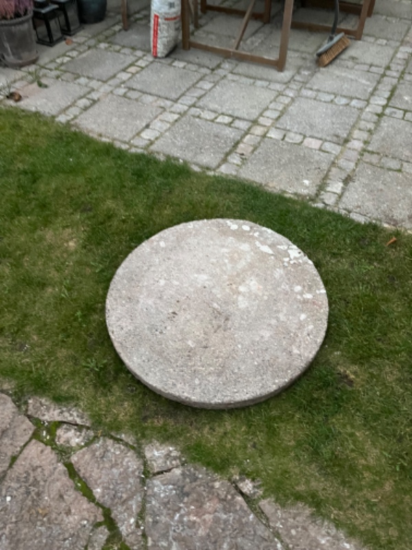 Bortkørsel af jord, få fliser og 2 paller