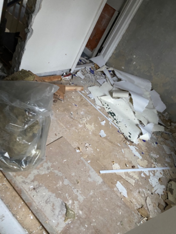 Småt brændbart byggeaffald (træ og tappet)