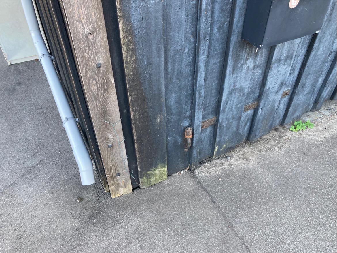 Nedrive og bortskaffe træ-garage