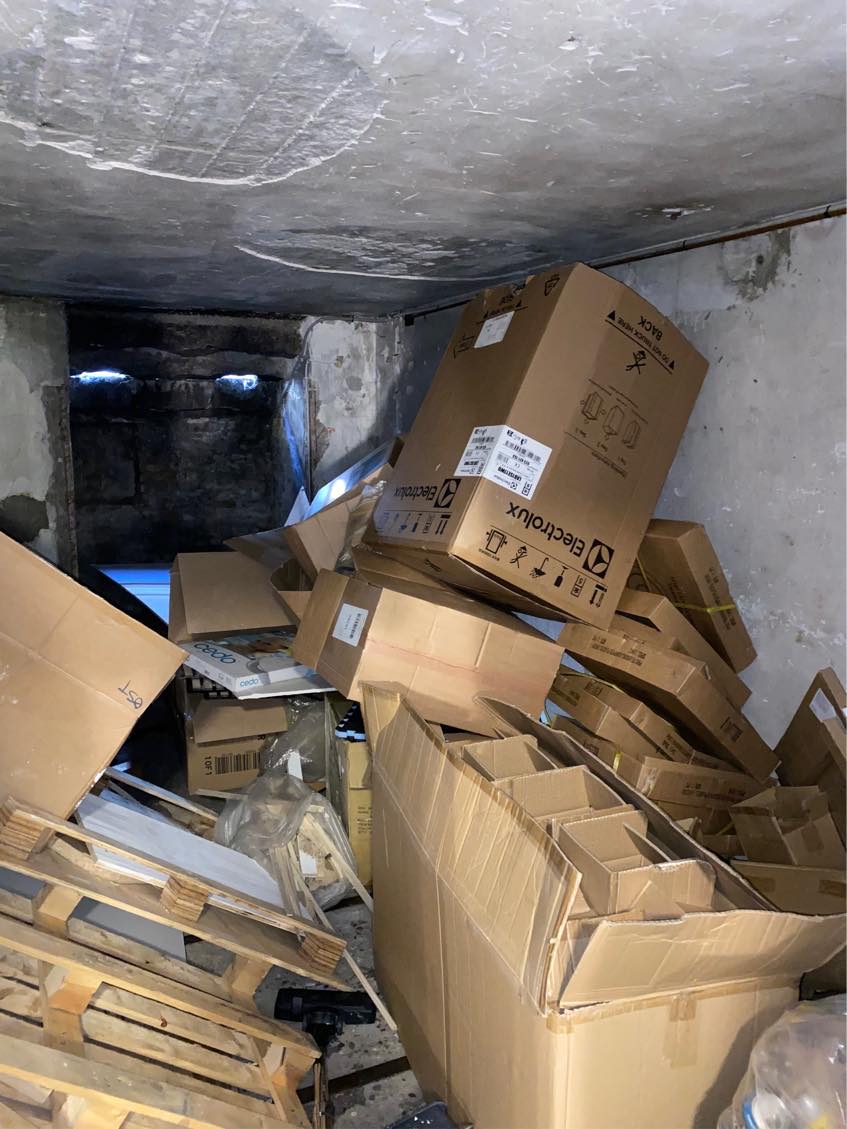 Afskaffelse af større mængde pap og træ