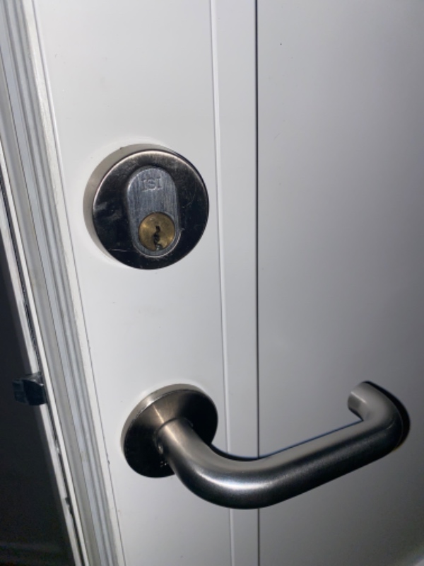 Skiftet lås i en hoveddør