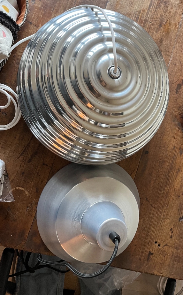 Ophæng af 2 pendler hvor den ene skal have skiftet ledning til sort stofledning