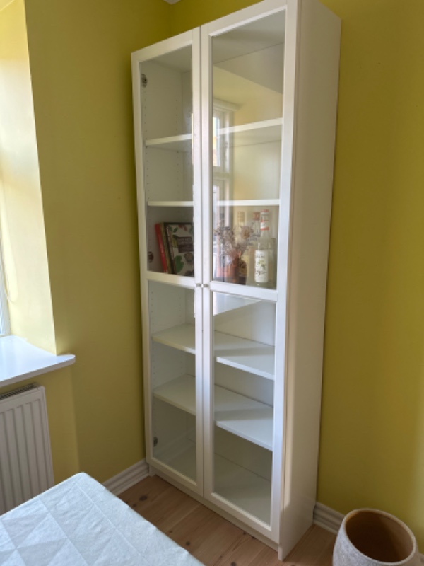 Hjælp til at få flyttet få møbler fra bil til lejlighed (2 sal med elevator)