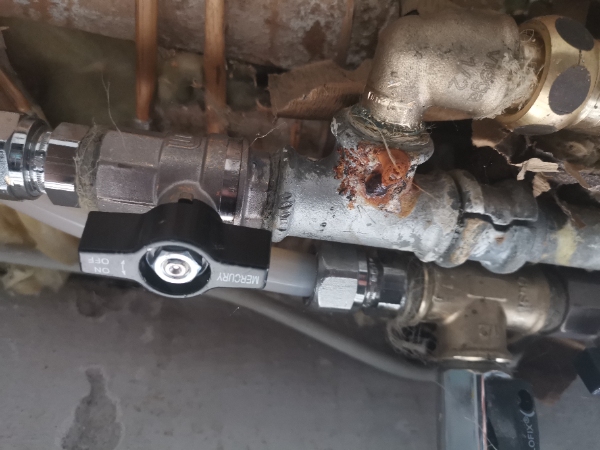 Vvs arbejde. Udskiftning af t-stykke