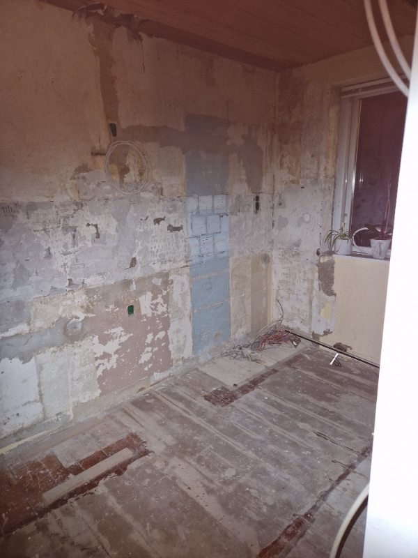 I standsat et værelse på 12 km + montering af skillevæg