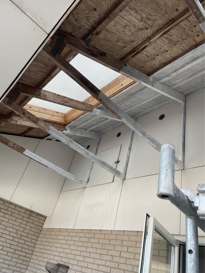 Maling af spær og loft på altan