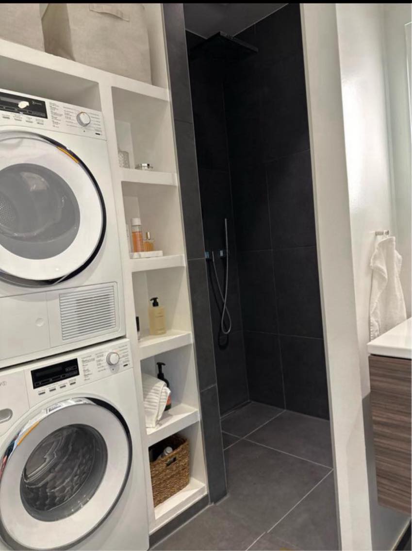 Rengøring og afkalkning af badeværelse