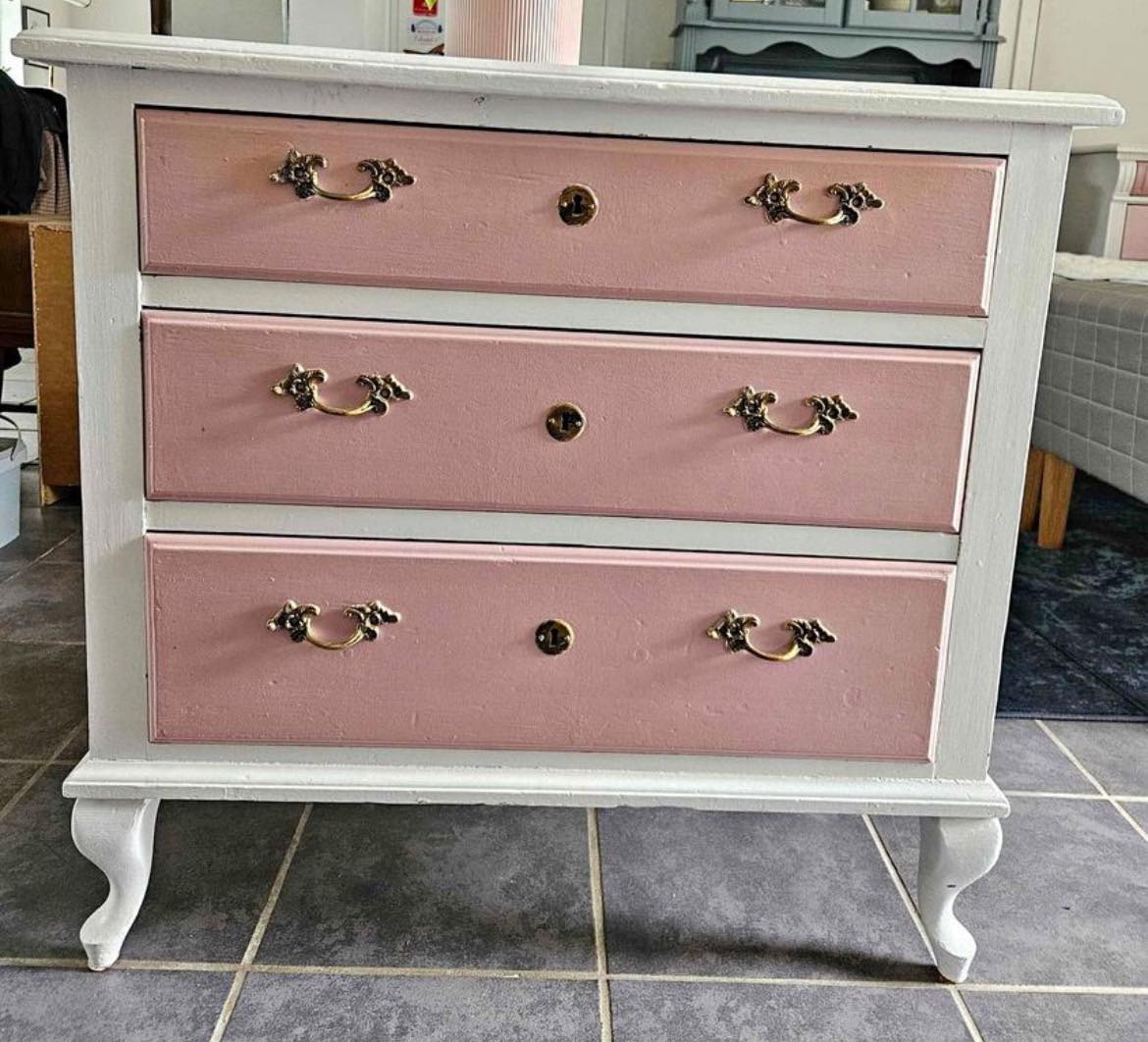 Flytte stort spejl og en skænk