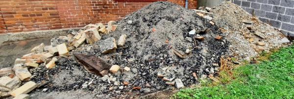 Afhentning af sten m.m og aflevering på genbrugsplads