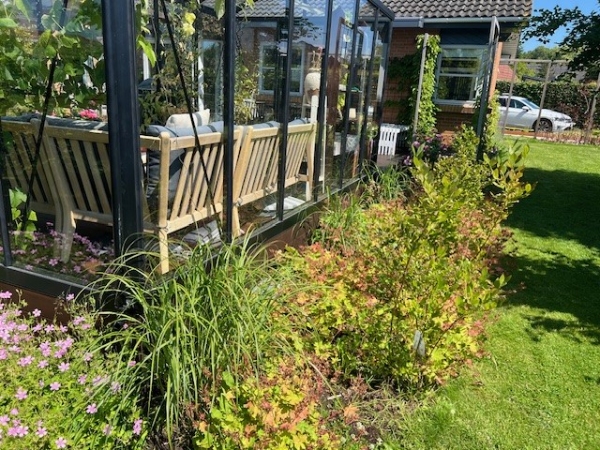 Grave rende langs terrasse