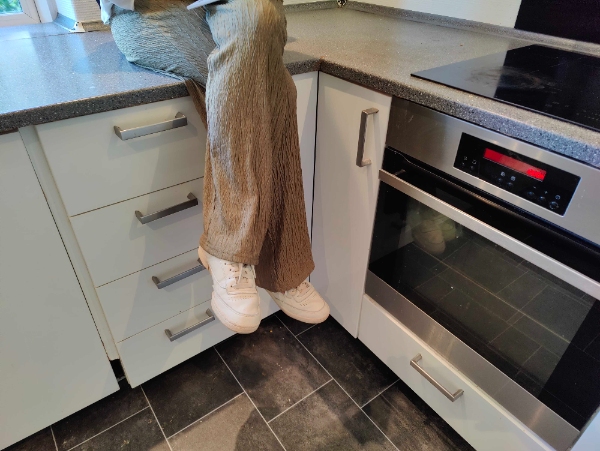 Montering af bordplade i køkken