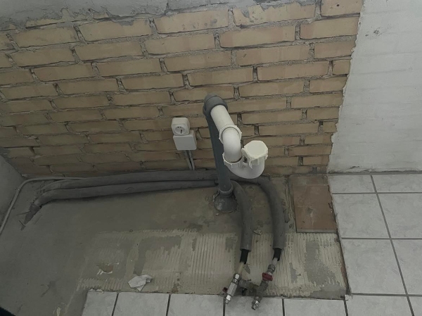 installation af opvaskemaskine og køkkenvask; udskifting af toilet gulvstående (har købt nyt toilet)