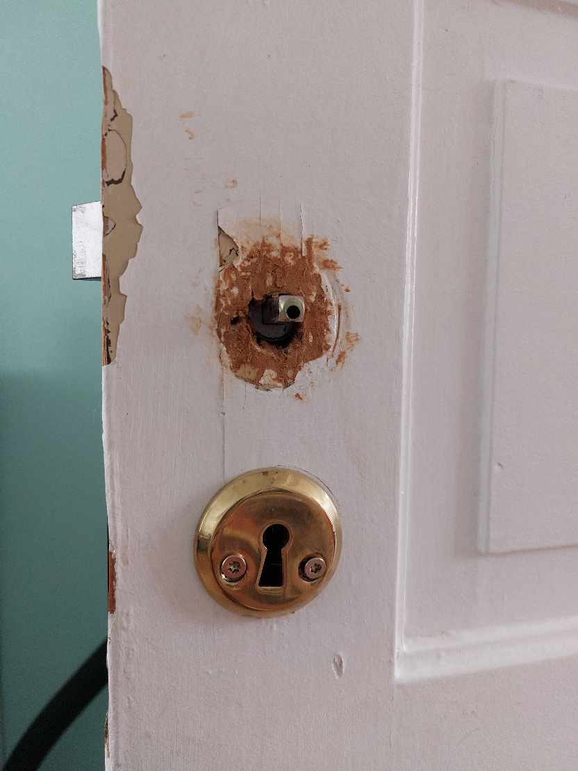 Dørhåndtag på dør