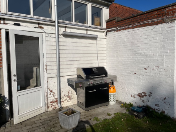 Reparation og pudsning af mur.