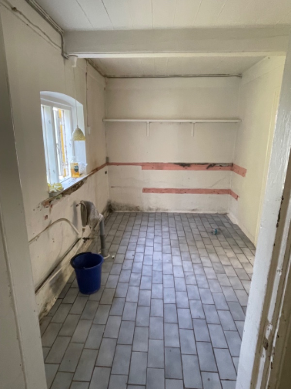 Bryde flisegulv på i køkken og grave ud til isolering