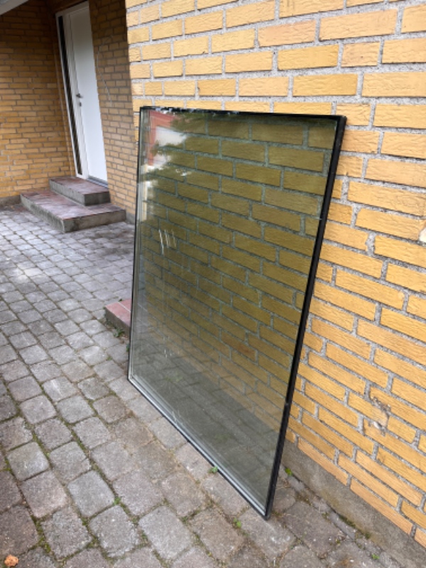 Bortkørsel af affald fra gamle døre og vinduer
