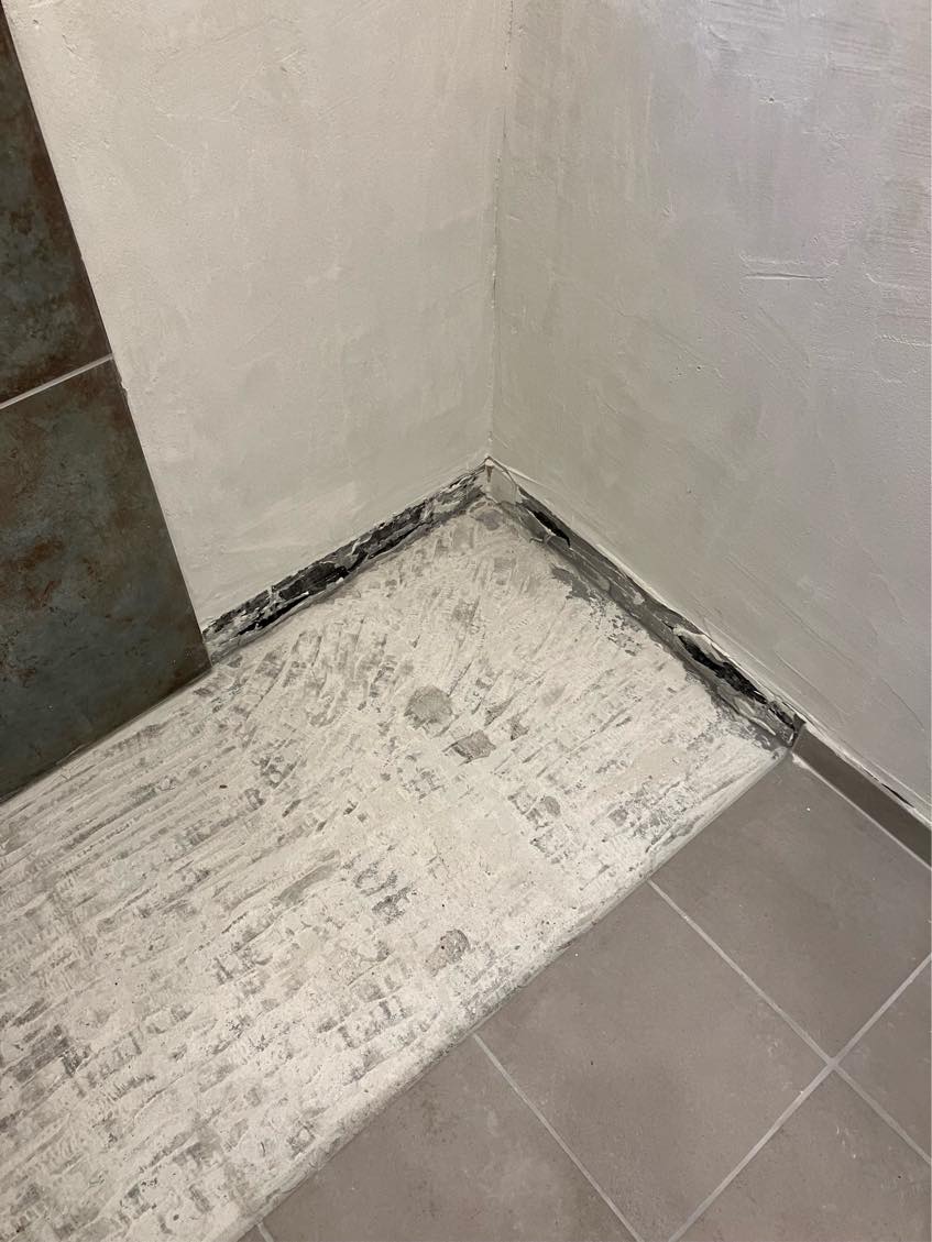 Lægning af fliser i brusekabine