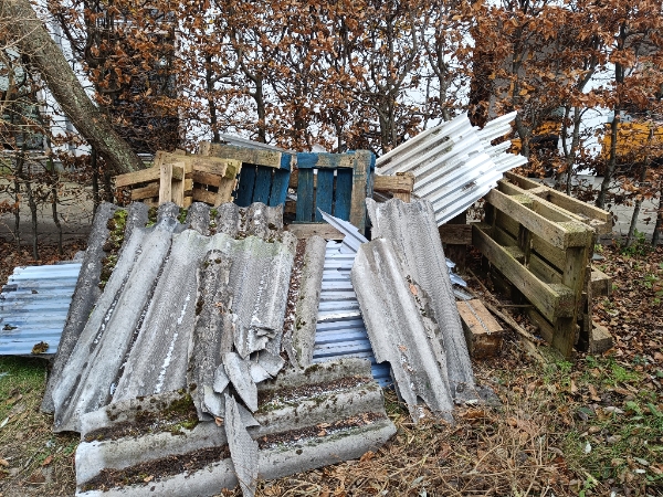 1 til 2 trailerlæs fra Risskov til Egå genbrugsstation. Mestendels paller og tagplader