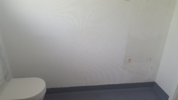 Fliser opsatnin på bad rum .