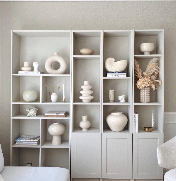 Bygning af Billy reol fra Ikea. Samling af 2 Ikea pax skabe 